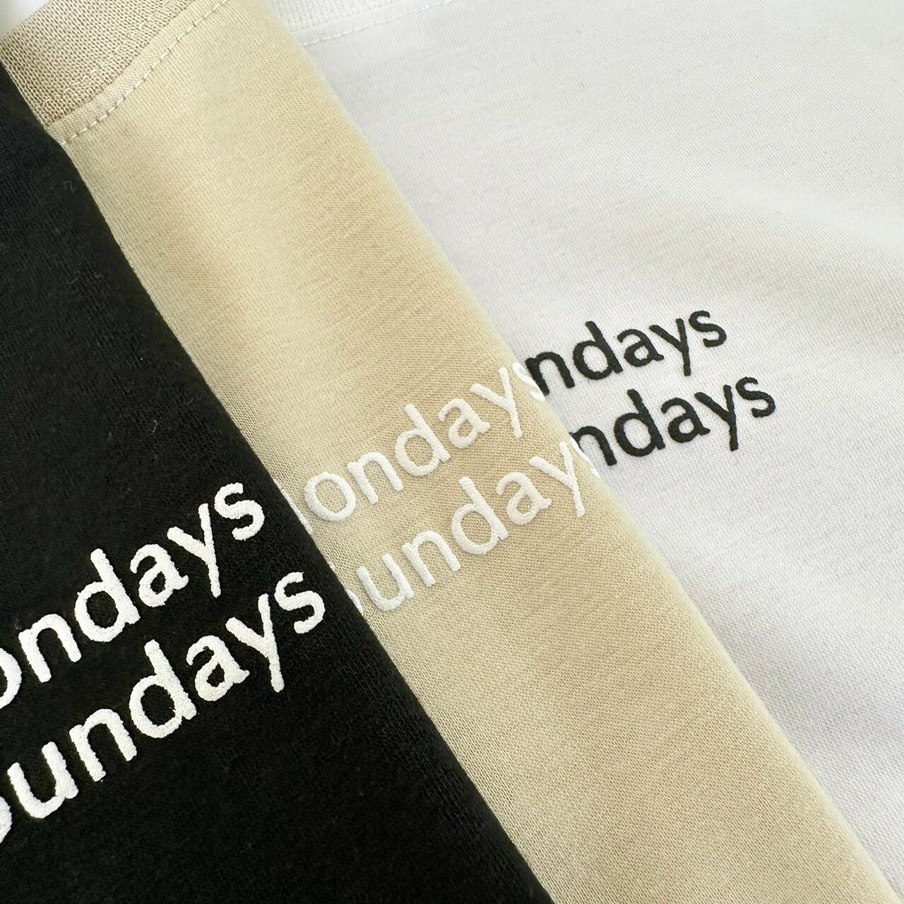 Less Mondays More Sundays 短版 Tee (3colors)