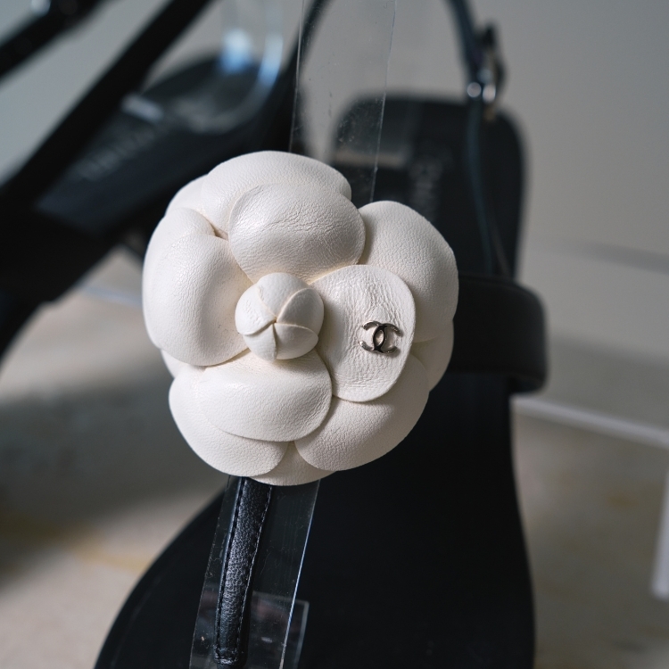 (CF27)Chanel 黑色白山茶花涼鞋 38.5號