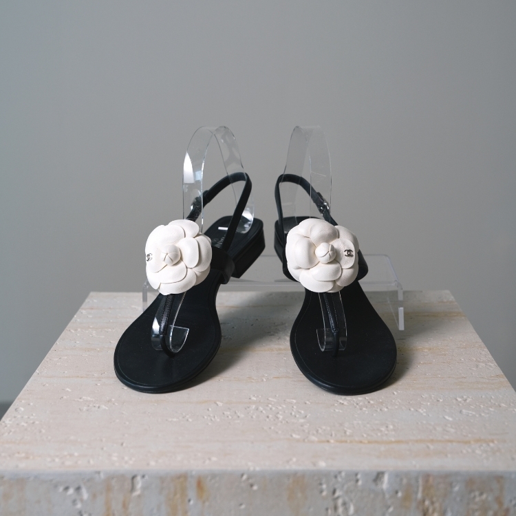 (CF27)Chanel 黑色白山茶花涼鞋 38.5號