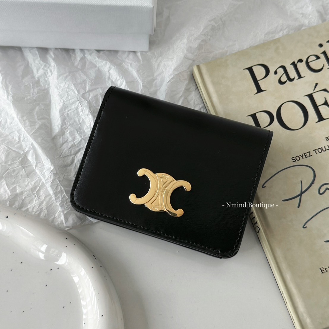 CELINE  TRIOMPHE COMPACT WALLET IN SHINY CALFSKIN / BLACK