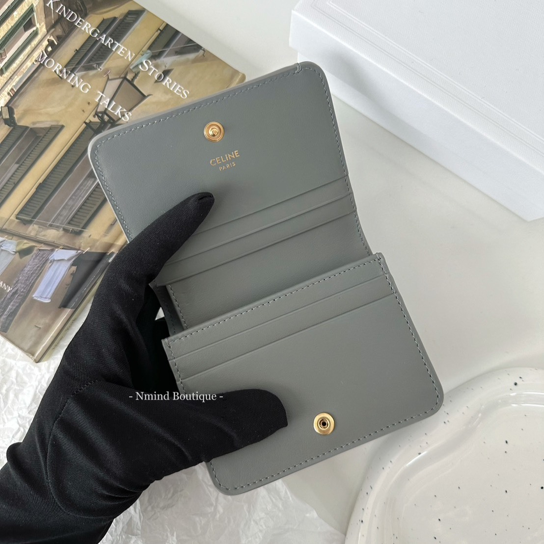 CELINE  TRIOMPHE COMPACT WALLET IN SHINY CALFSKIN / ZINC