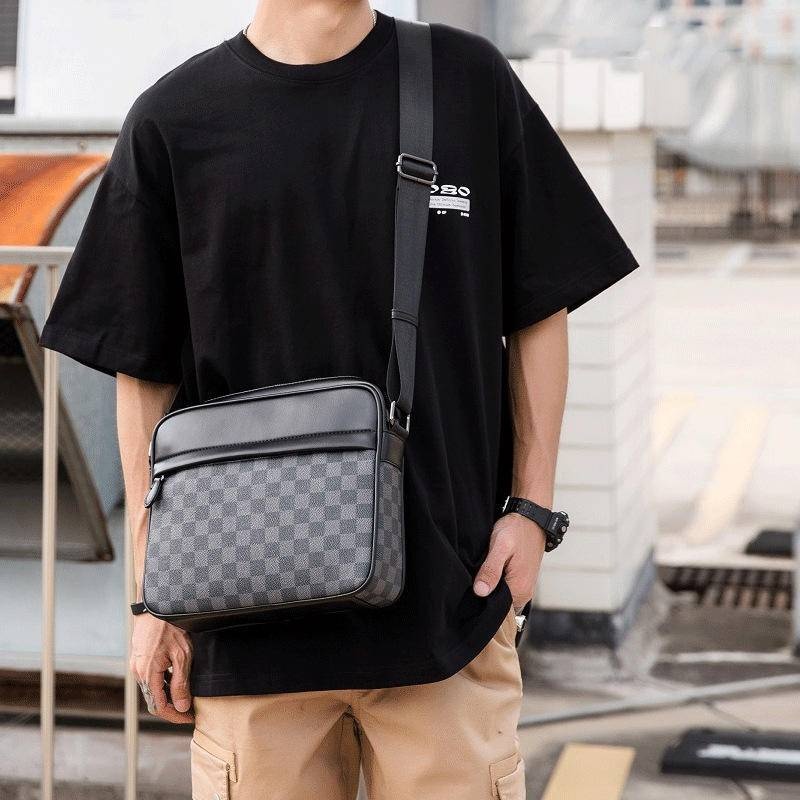 郵差包 包包 郵差包男 男包 斜背包男 韓國斜背包 日系包包 韓國包包 側背包男 潮牌 流行包包 男生包包 深色 136