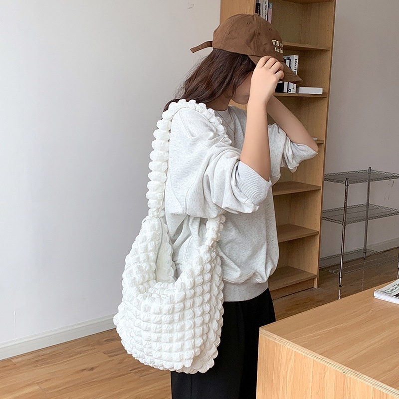 雲朵包 半月包 包包女 A4包 女生包包 肩背包 大包包 百搭包包 斜背包 單肩包 斜挎包 小眾包包 褶皺包 273