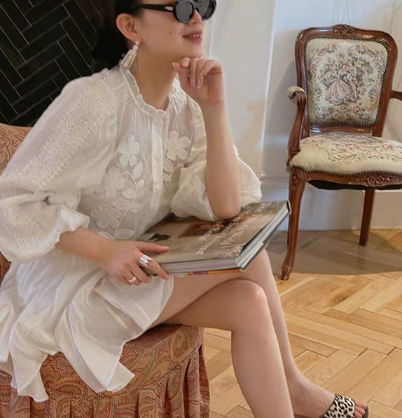 雲朵白花朵蕾絲澎澎袖亞麻上衣XS-L (Elegant & Love)