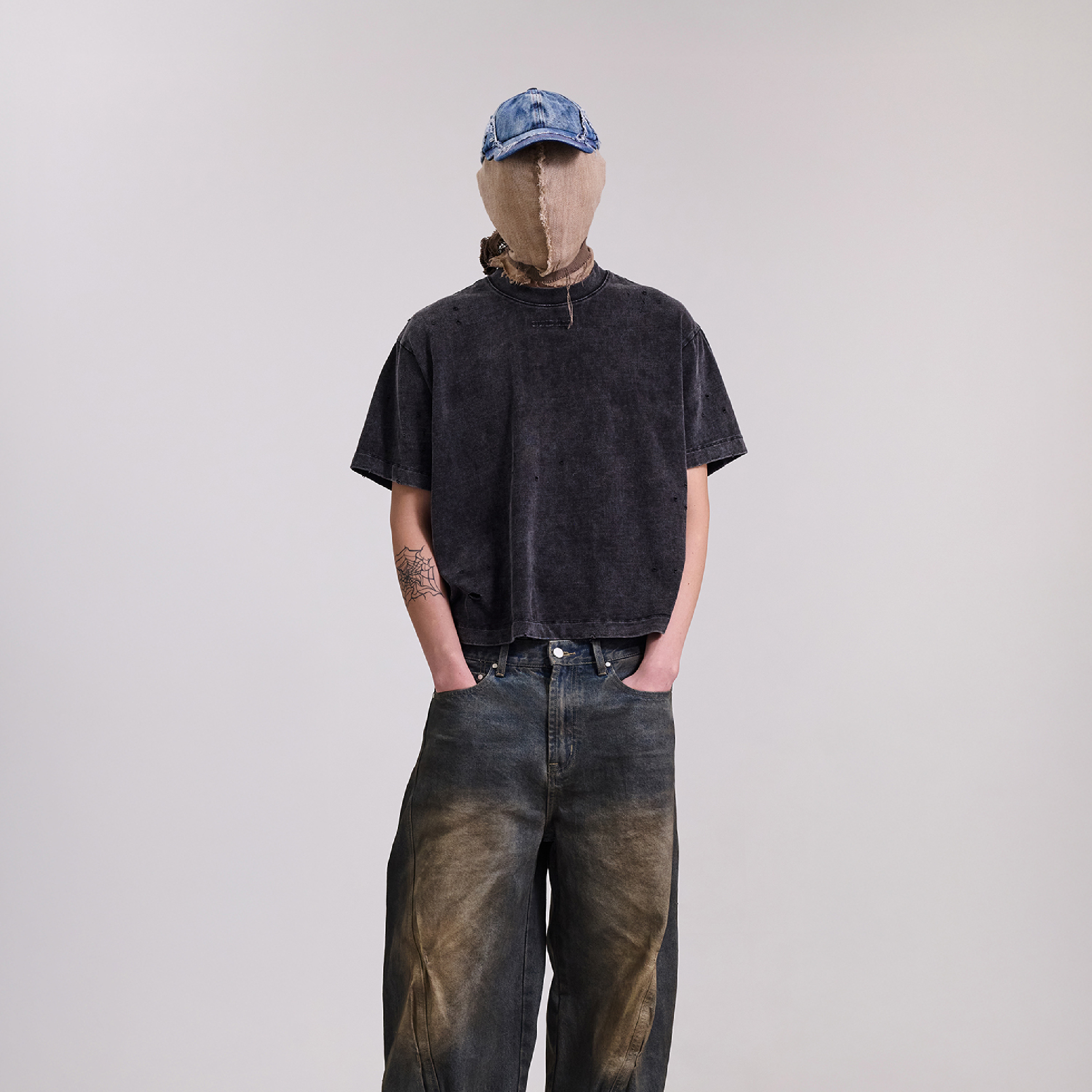 SILVER NINE 洗舊破壞寬短TEE