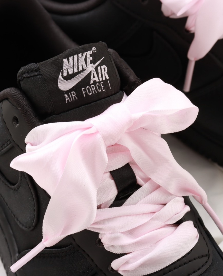 <日本限定款> NIKE WOMEN'S AIR FORCE 1 LOW "BLACK SATIN" 黑粉 芭蕾 緞帶 緞面 IH2034010
