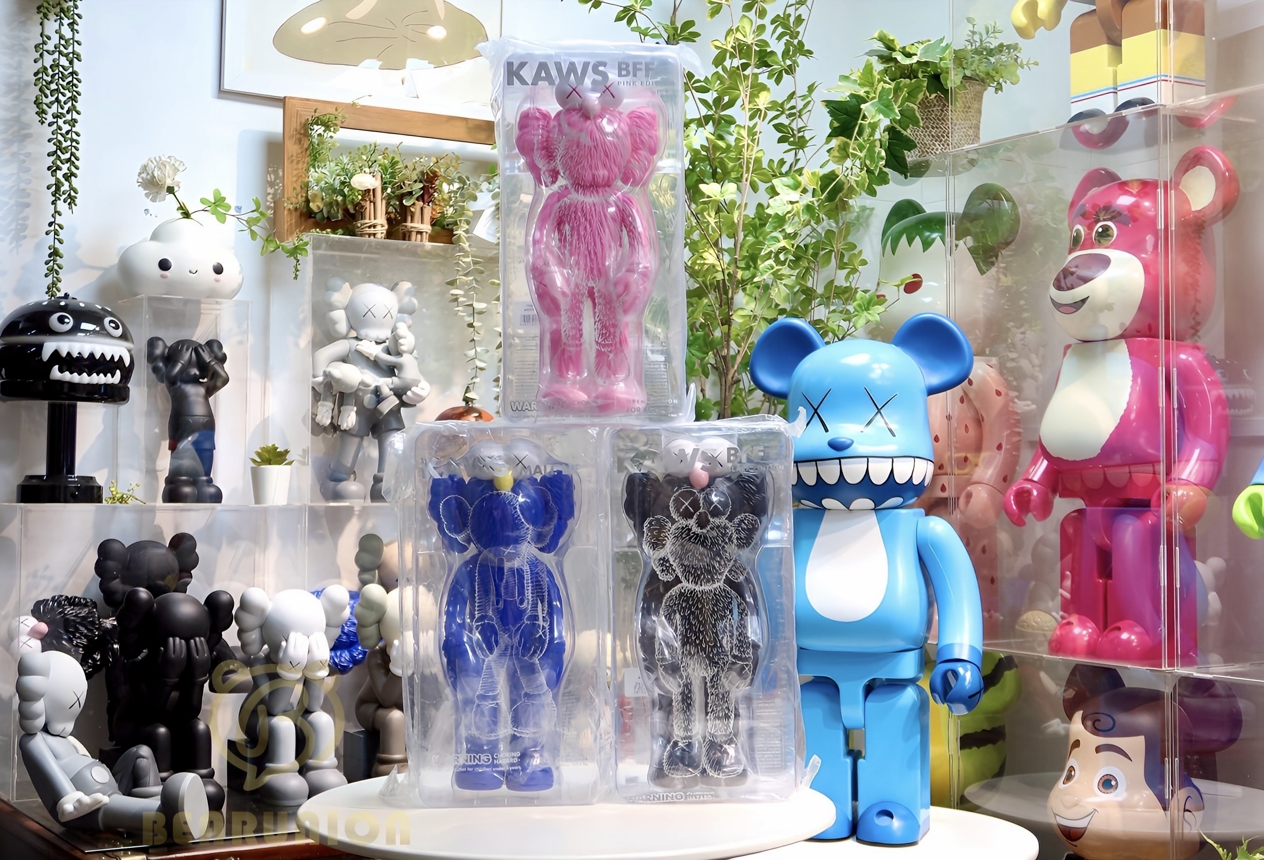 🥇現貨🥇KAWS BFF Open Edition Vinyl Figure SET OF 3