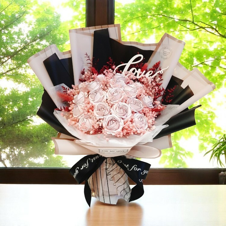 21朵描邊粉色玫瑰香皂花滿天星花束,21 pink rose soap flowers and baby's breath bouquet