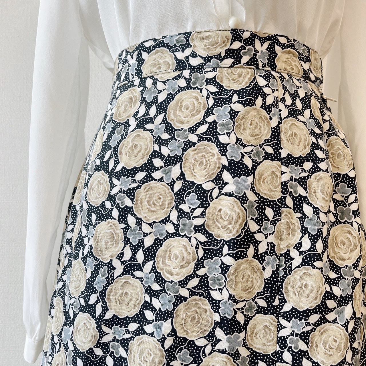 黑色玫瑰花圖案半身裙