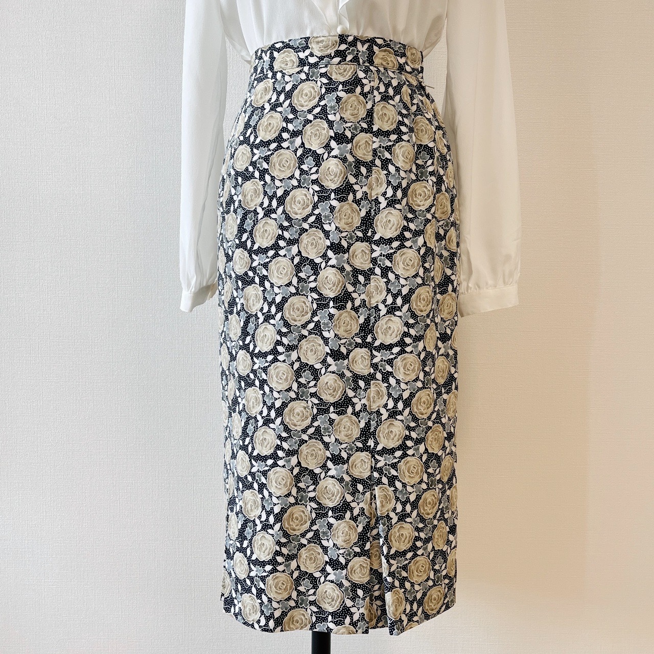 黑色玫瑰花圖案半身裙