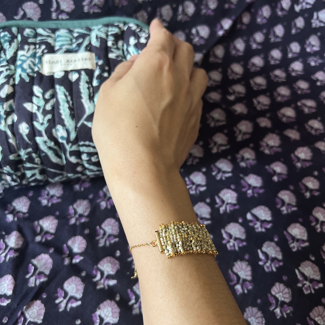 派對金靈 - 霧白帶綠褐版 | 短版寬帶串珠編織手鍊