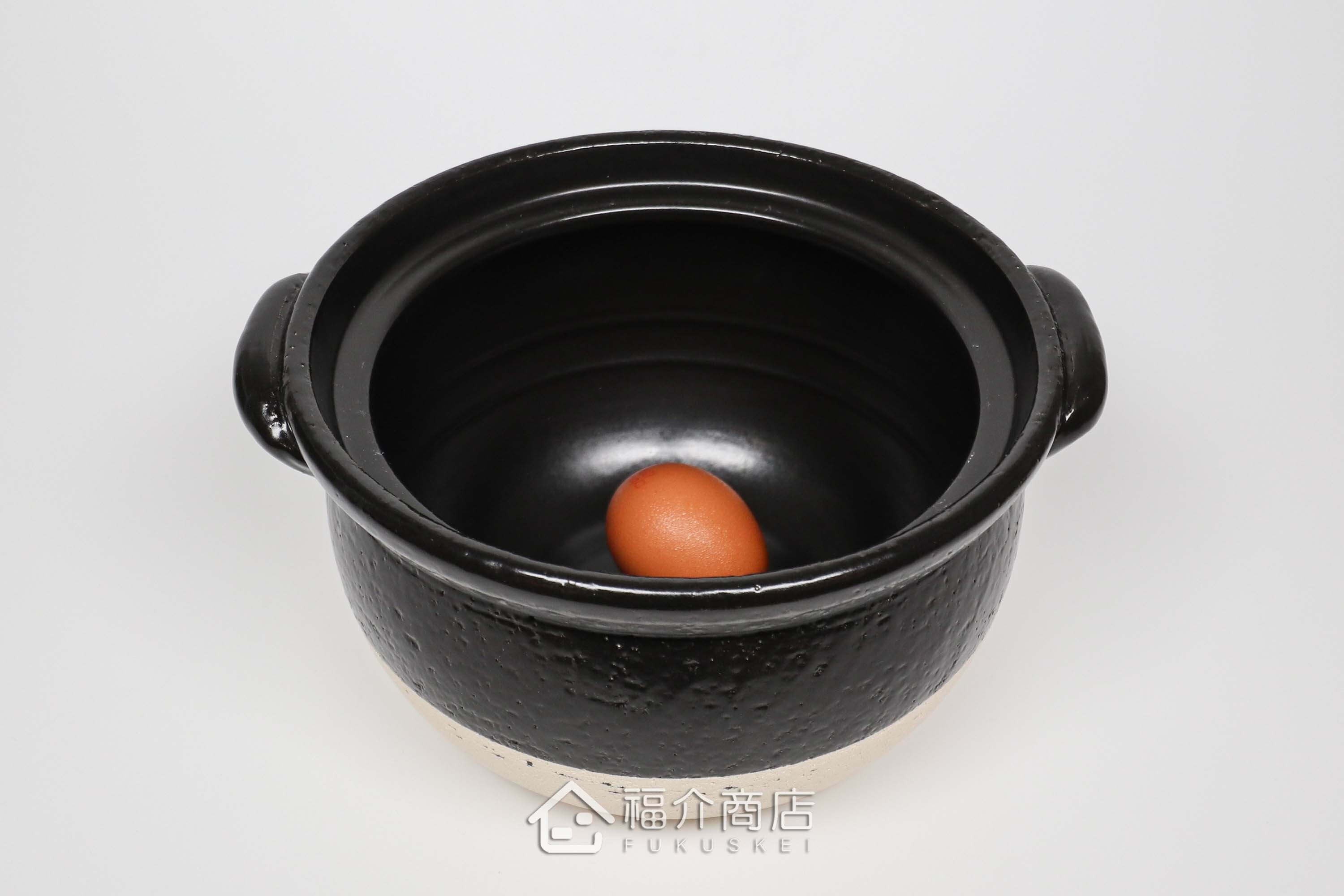煮飯用陶瓷材質的飯鍋與土雞蛋