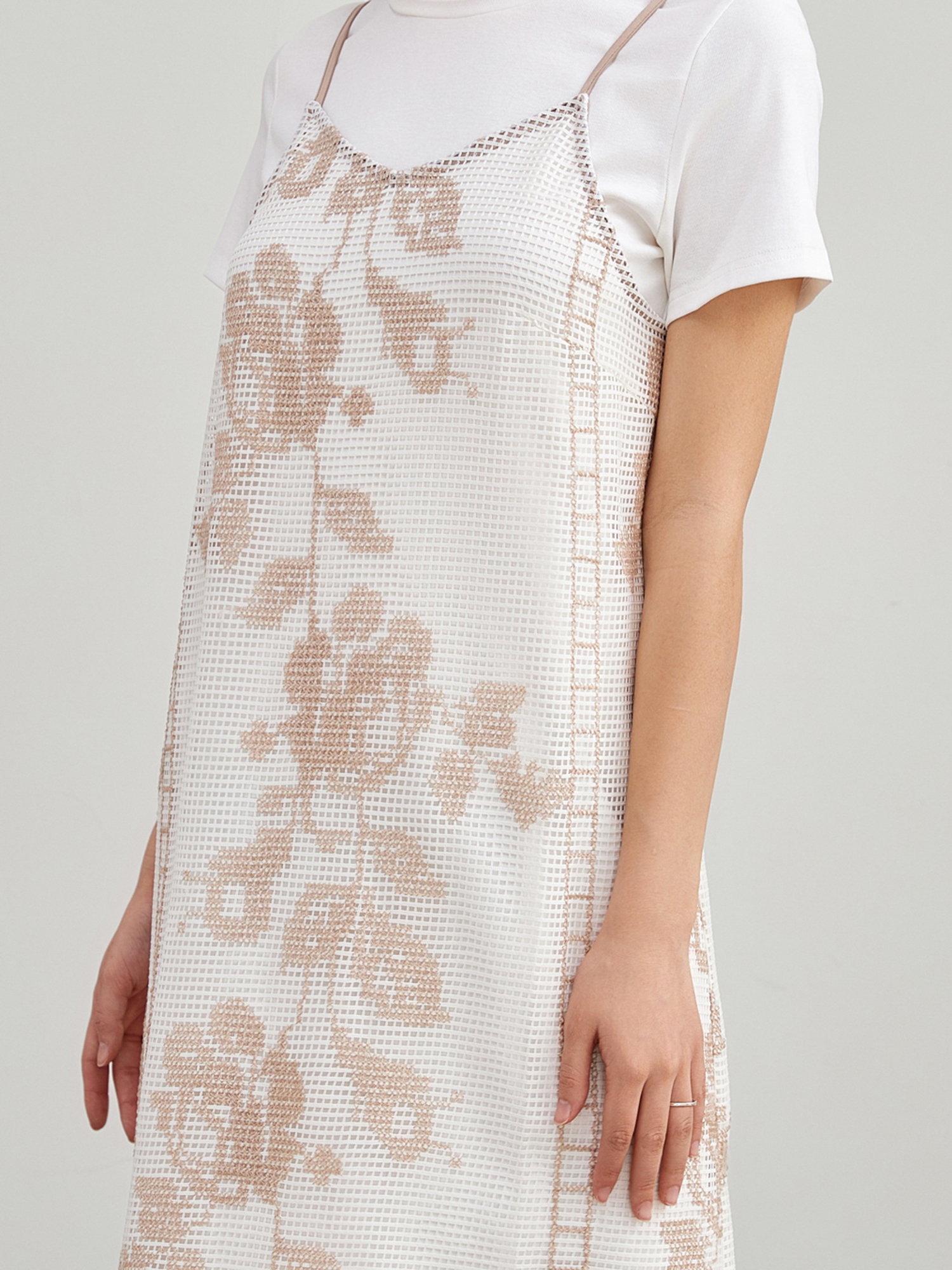 mi-tu 鏤空圓領連身裙