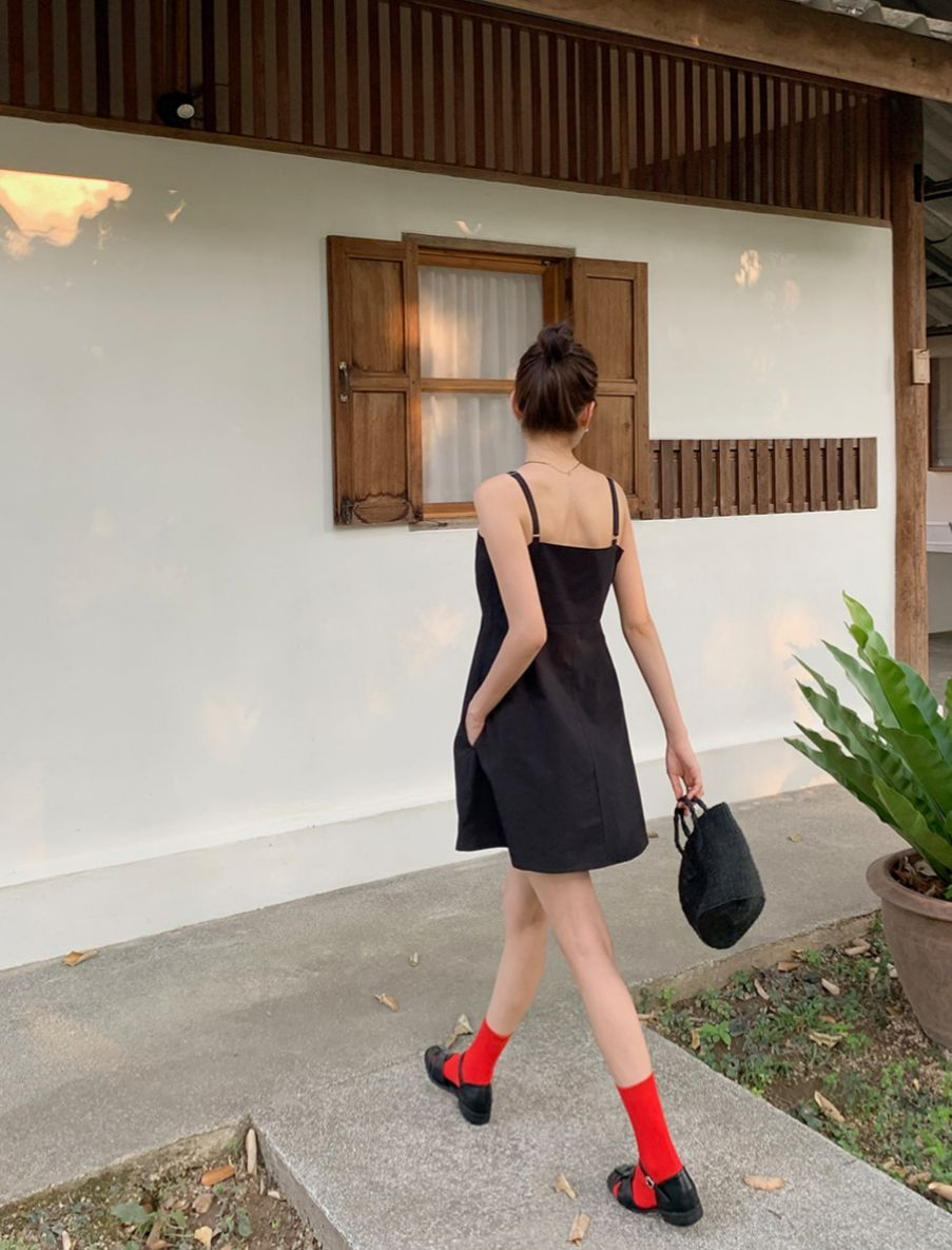 [短版]平口吊帶修腰連身裙(黑色)