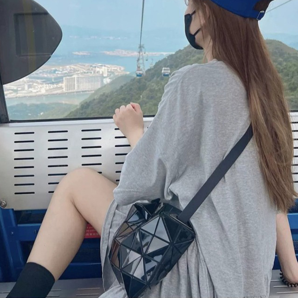 斜背包 側背包 包包女 小方包 小包包 便攜包 隨身小包 幾何包包 菱格包包 可愛包包 個性包包 交換禮物 送禮 523