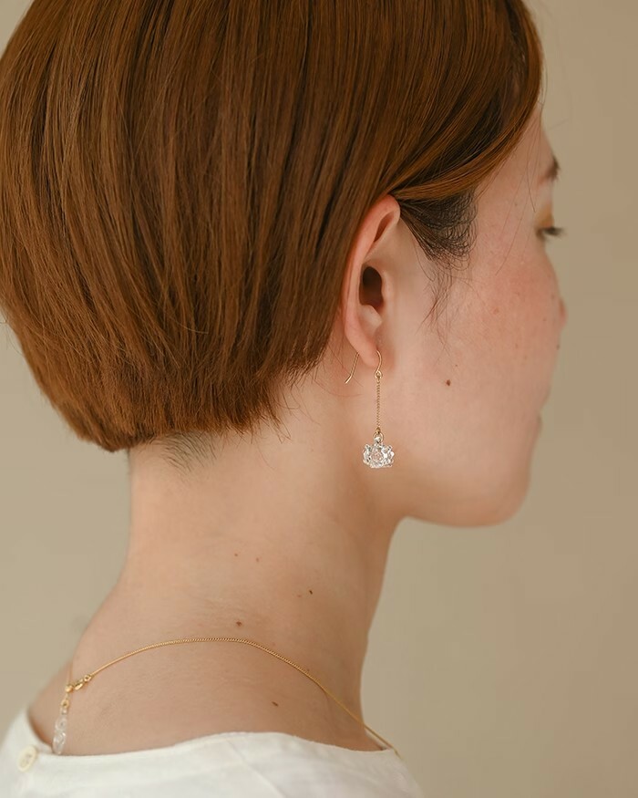 HARIO Lampwork Factory - 手工玻璃針式耳環 / 白三葉草