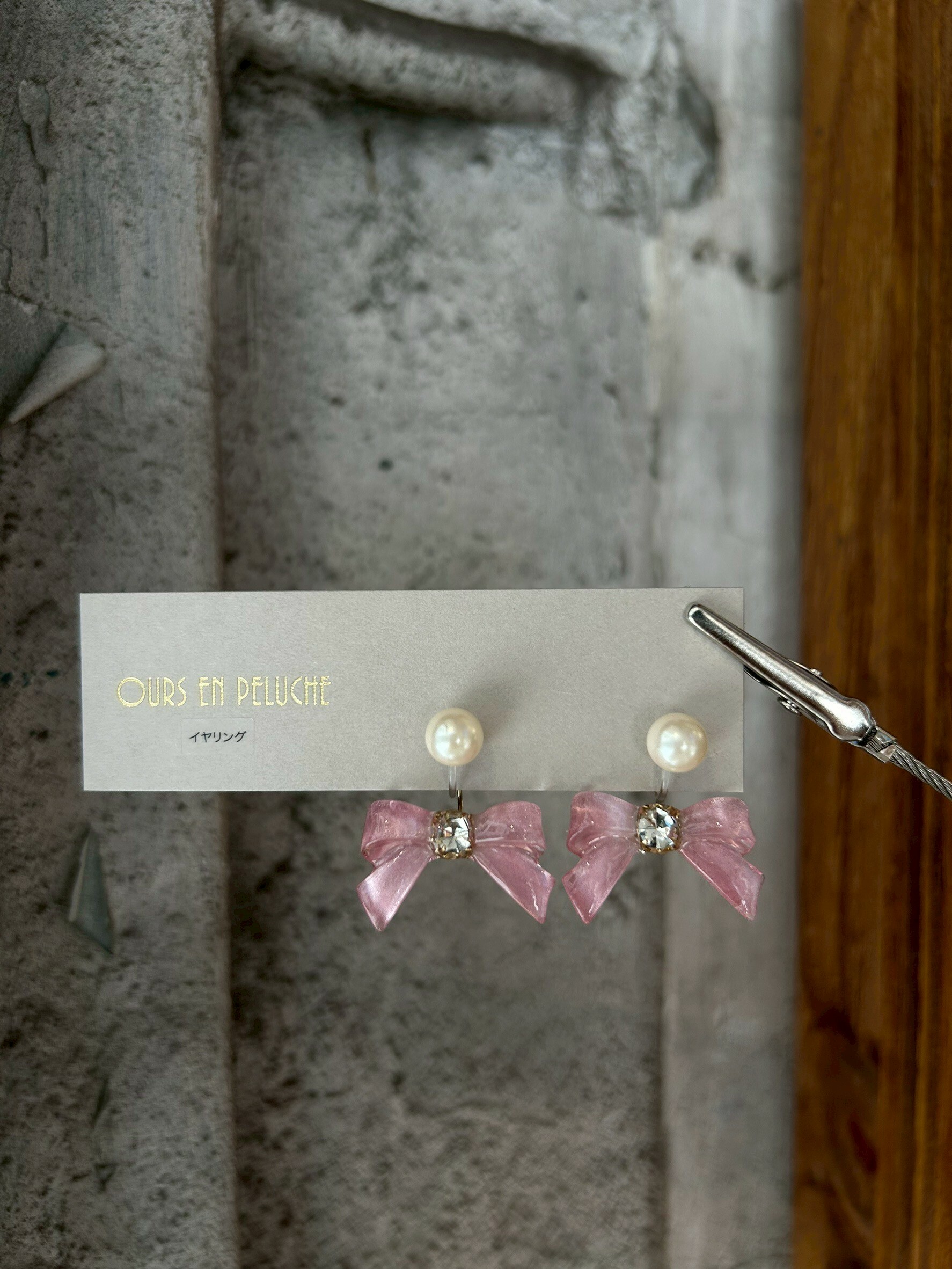 [OURS EN PELUCHE] 蝴蝶結X珍珠耳環 | 粉色 | 耳夾 | NO.5