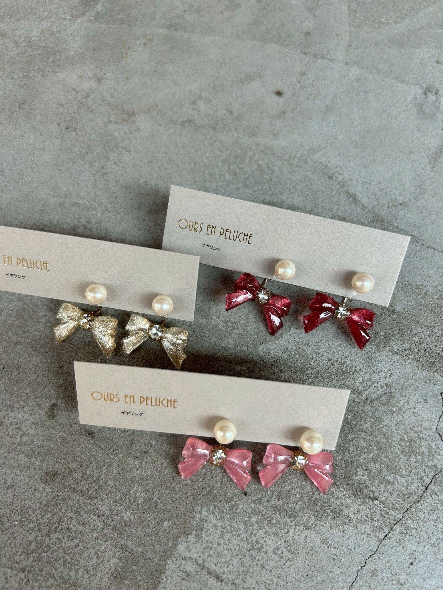[OURS EN PELUCHE] 蝴蝶結X珍珠耳環 | 金色 | 耳針 | NO.6