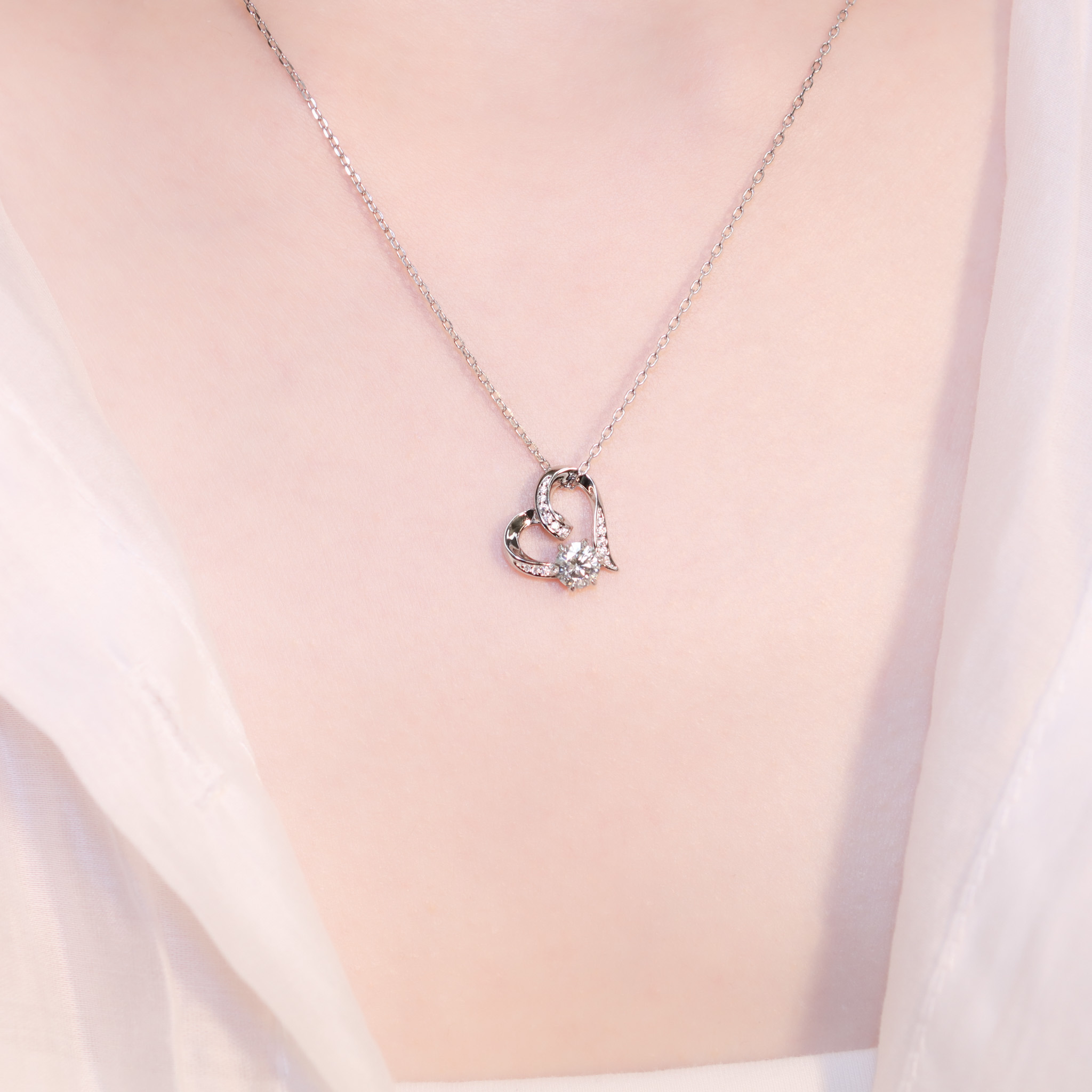 | 925純銀・厚鍍白金・莫桑石 | 心底的愛意項鍊 | NE1391 |