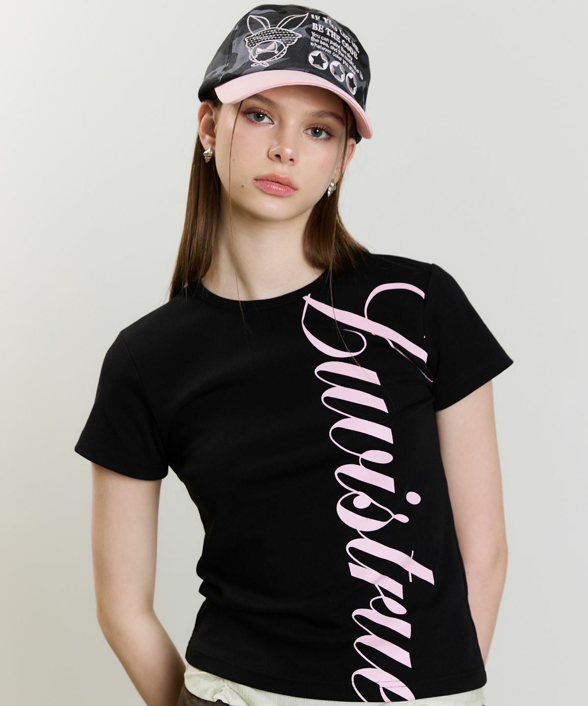 LUVISTRUE SM STRAIGHT LOGO TEE