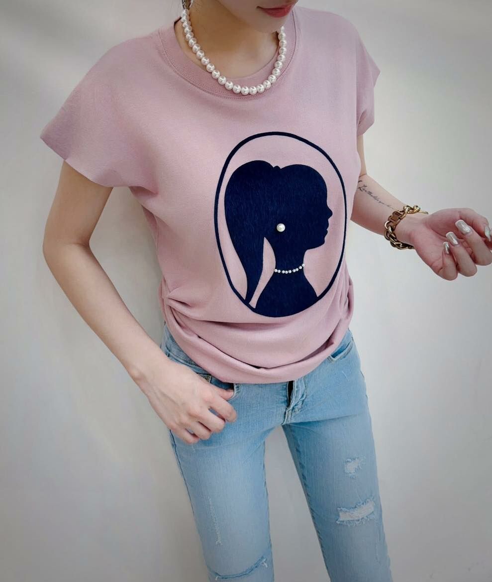 【超質感珍珠女人圖厚棉tee】（現貨）