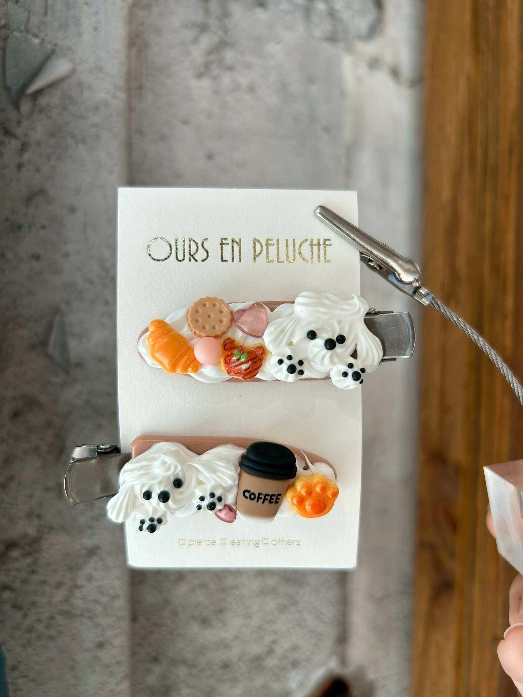 [OURS EN PELUCHE] 奶油小狗X咖啡店瀏海夾 | NO.17