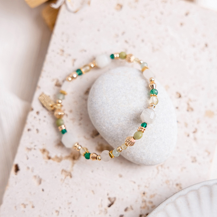 五月誕生石 • 山防風 • 永恆的愛 – 月光祖母綠 – 手鍊