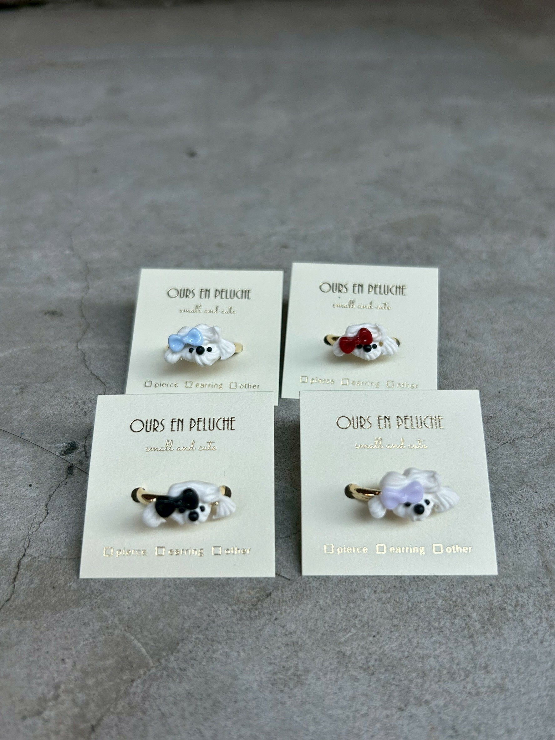 [OURS EN PELUCHE] 蝴蝶結奶油小狗戒指 | 黑色 | NO.23