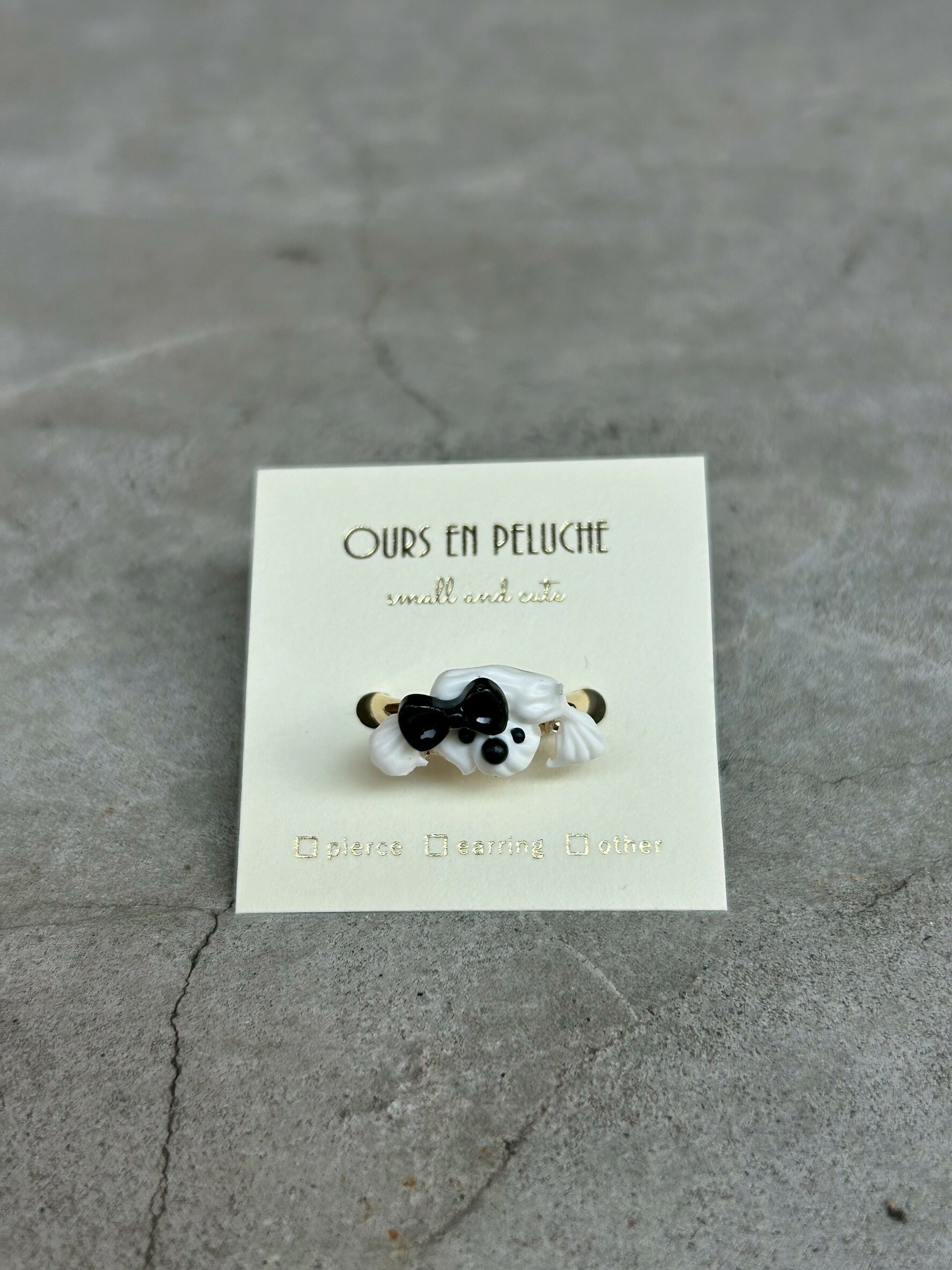 [OURS EN PELUCHE] 蝴蝶結奶油小狗戒指 | 黑色 | NO.23