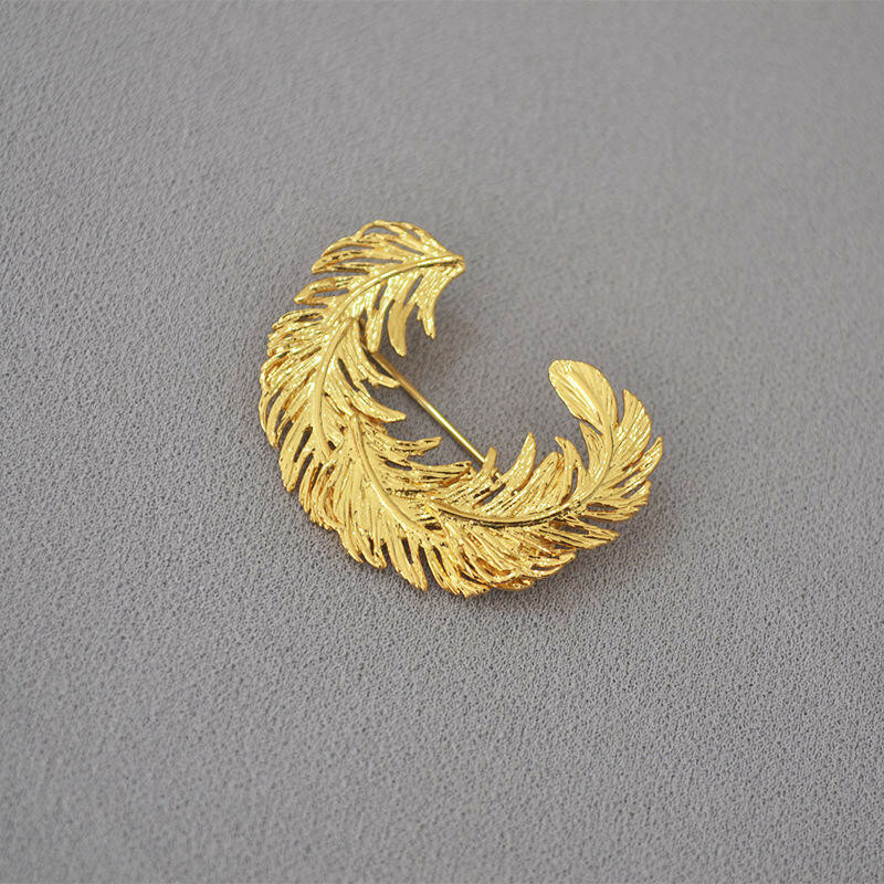 胸針 別針 小香胸針 金屬胸針 高級感 金色胸針 羽毛胸針 毛衣胸針 飾品 造型別針 小禮物 生日禮物 謝師禮物 002