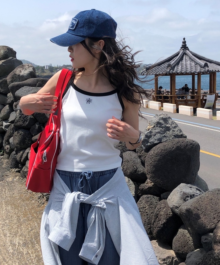 【優惠預訂】韓國彈性拼色刺繡字吊帶上衣（3色）