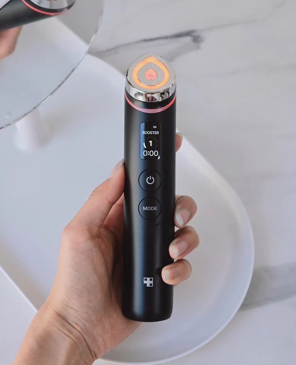 medicube age-r booster pro 智慧多功能𝟲合𝟭美容儀