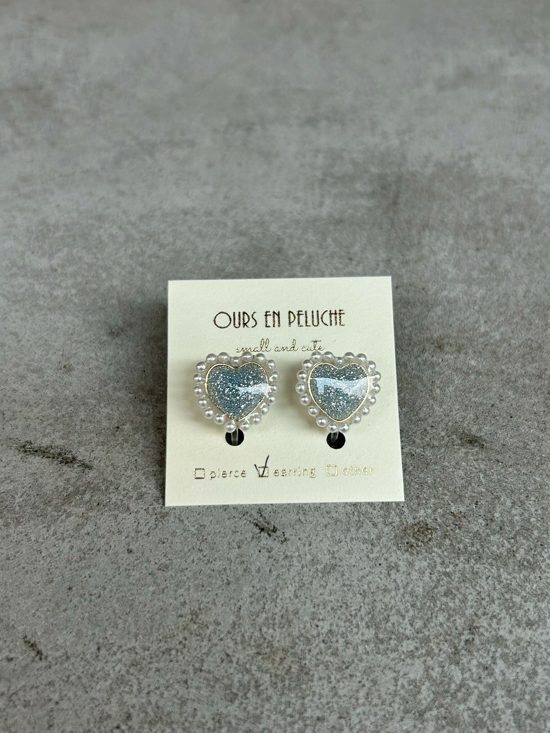 [OURS EN PELUCHE] 迷你珍珠愛心耳環 | 閃亮水藍 | 耳夾 | NO.45