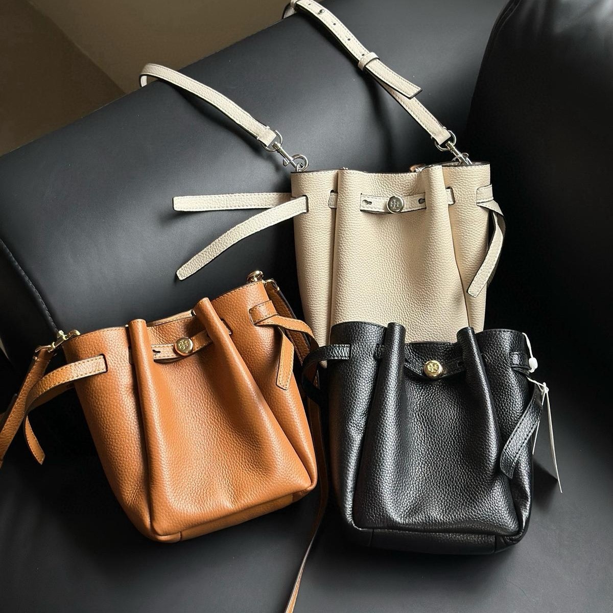 Tory Burch 荔枝紋斜挎包