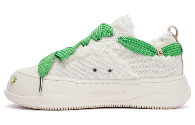 【代購】SMILEREPUBLIC Height Increasing Low-Top Canvas Shoes Unisex Mist White