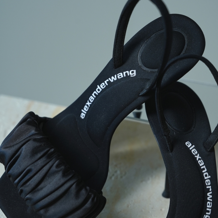 AlexanderMCqueen 黑色緞面皺摺高跟鞋 36號