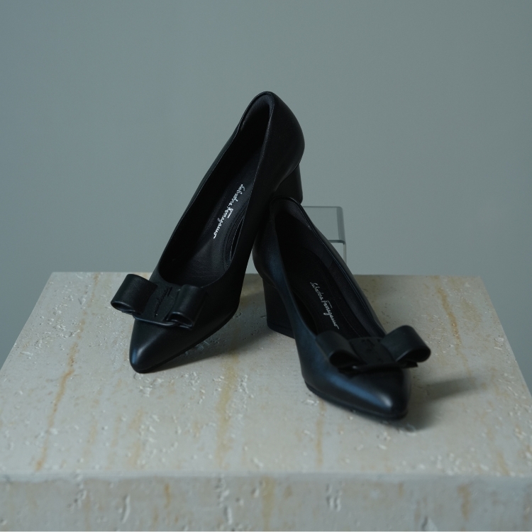 Ferragamo 黑色尖頭跟鞋 37號