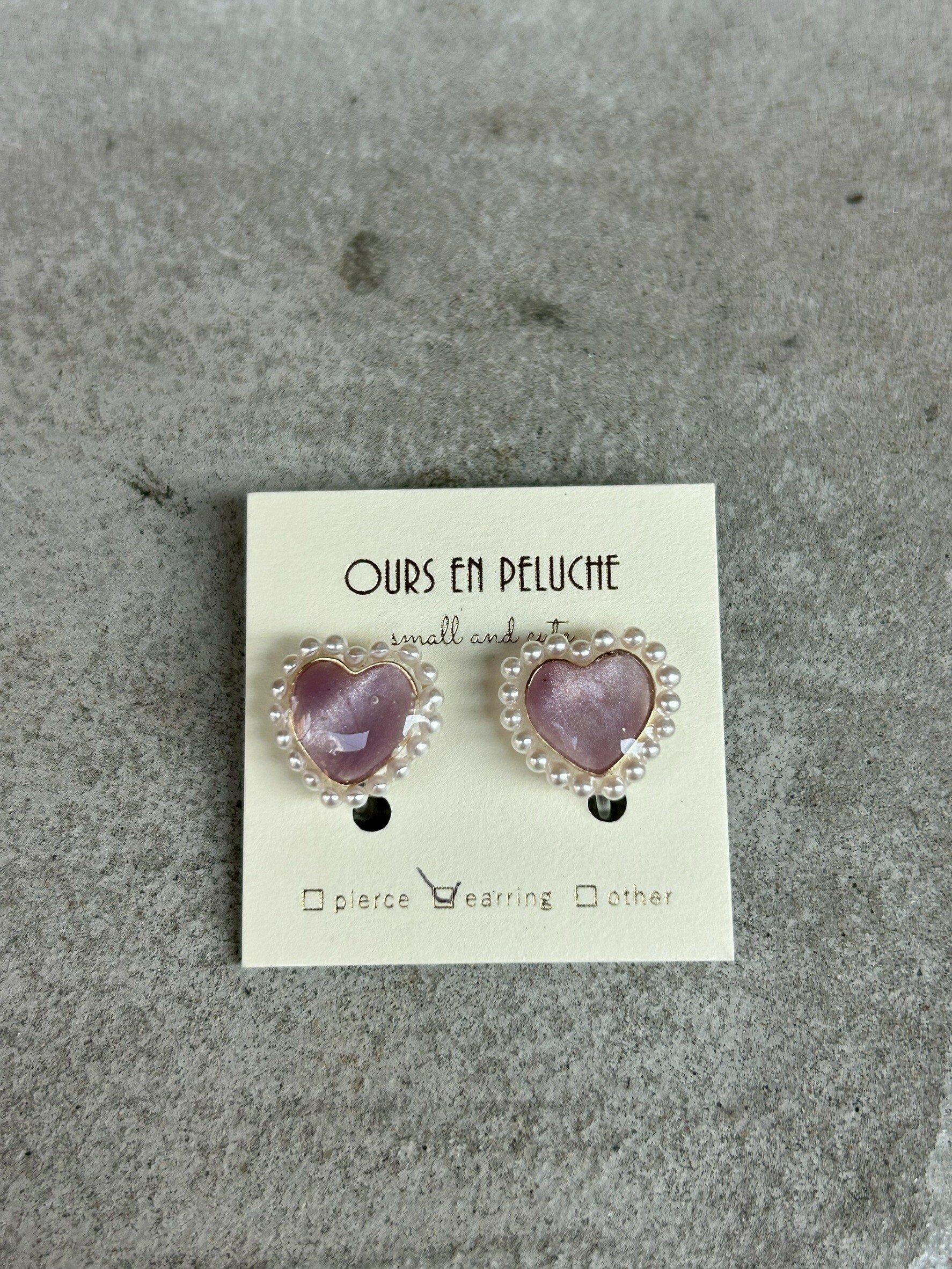 [OURS EN PELUCHE] 迷你珍珠愛心耳環 | 貓眼紫 | 耳針 | NO.60