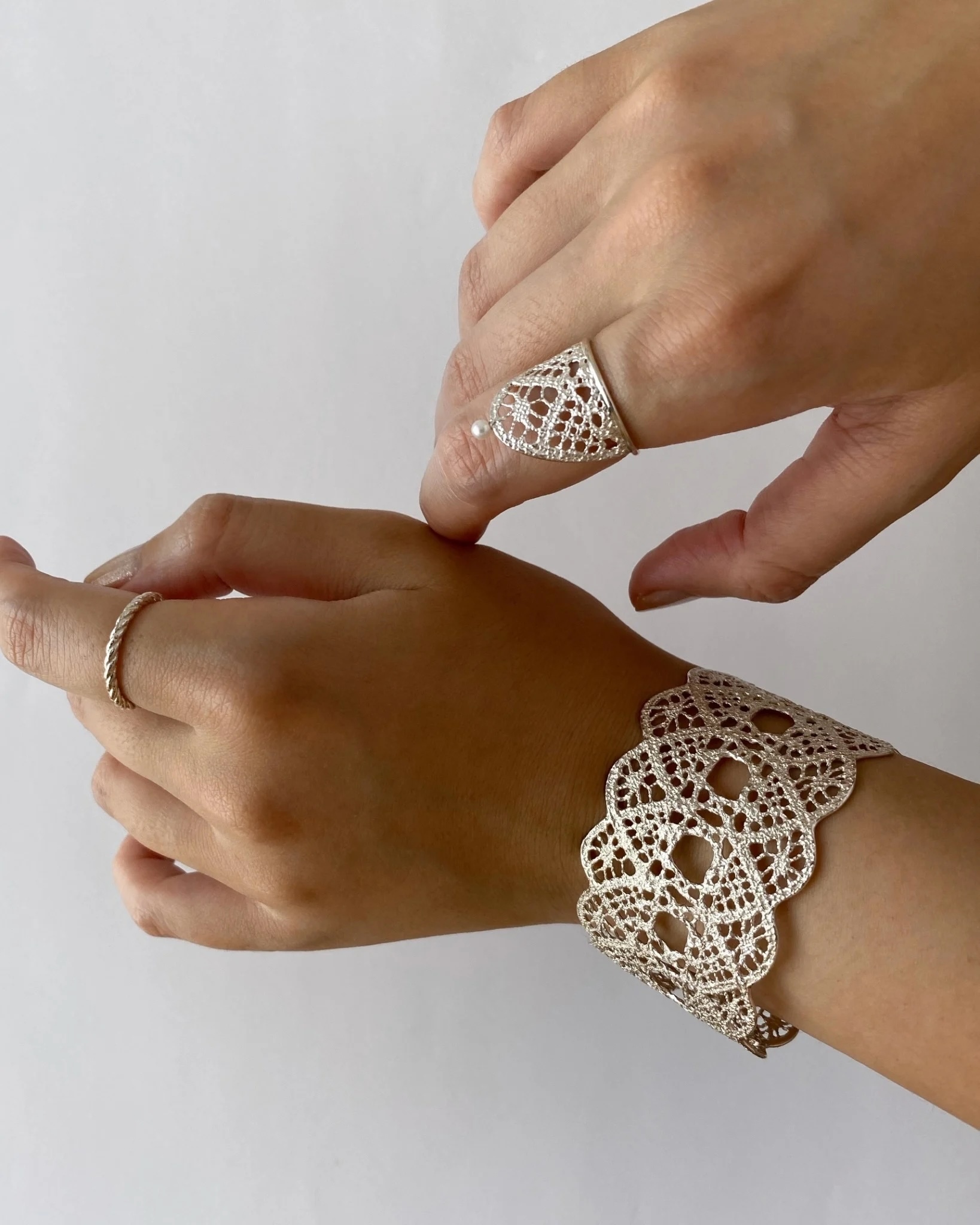 Rose Window Bangle (silver)｜FLAVOUR