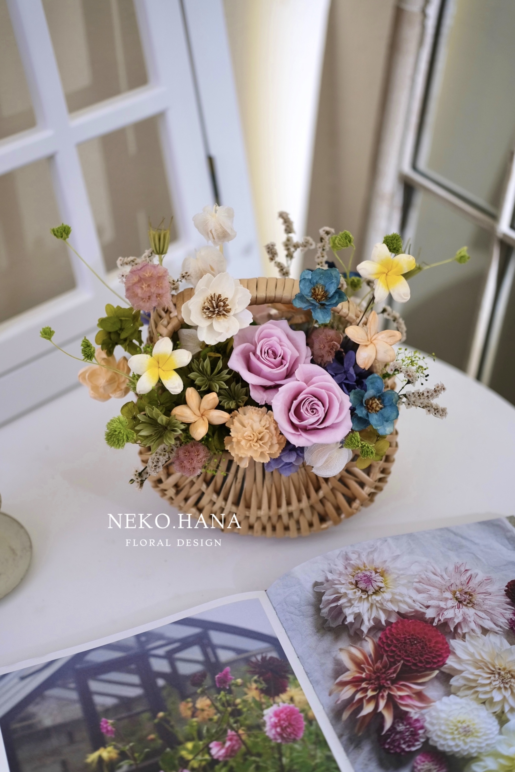 粉綠色玫瑰永生花提籃