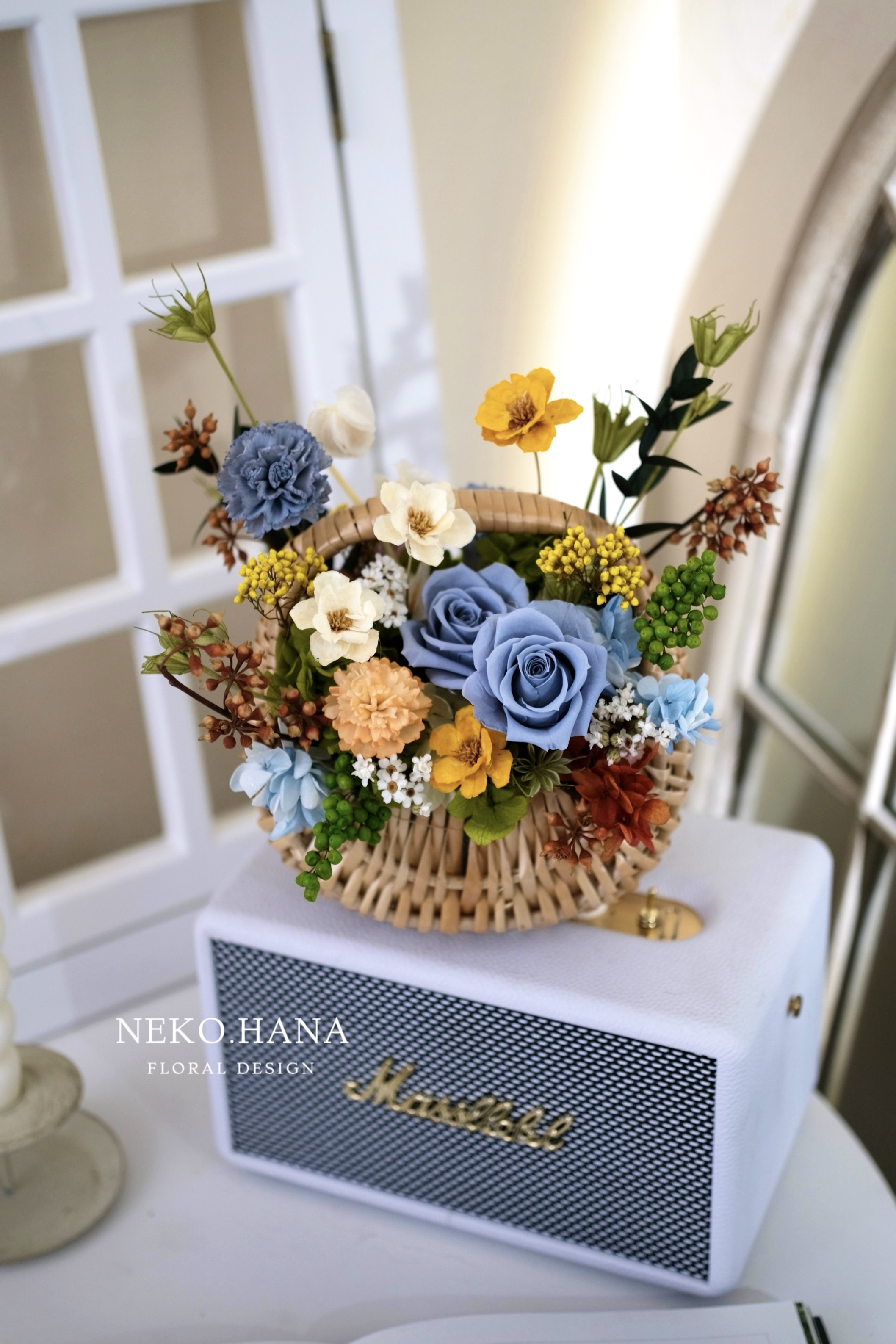 灰藍色玫瑰永生花提籃