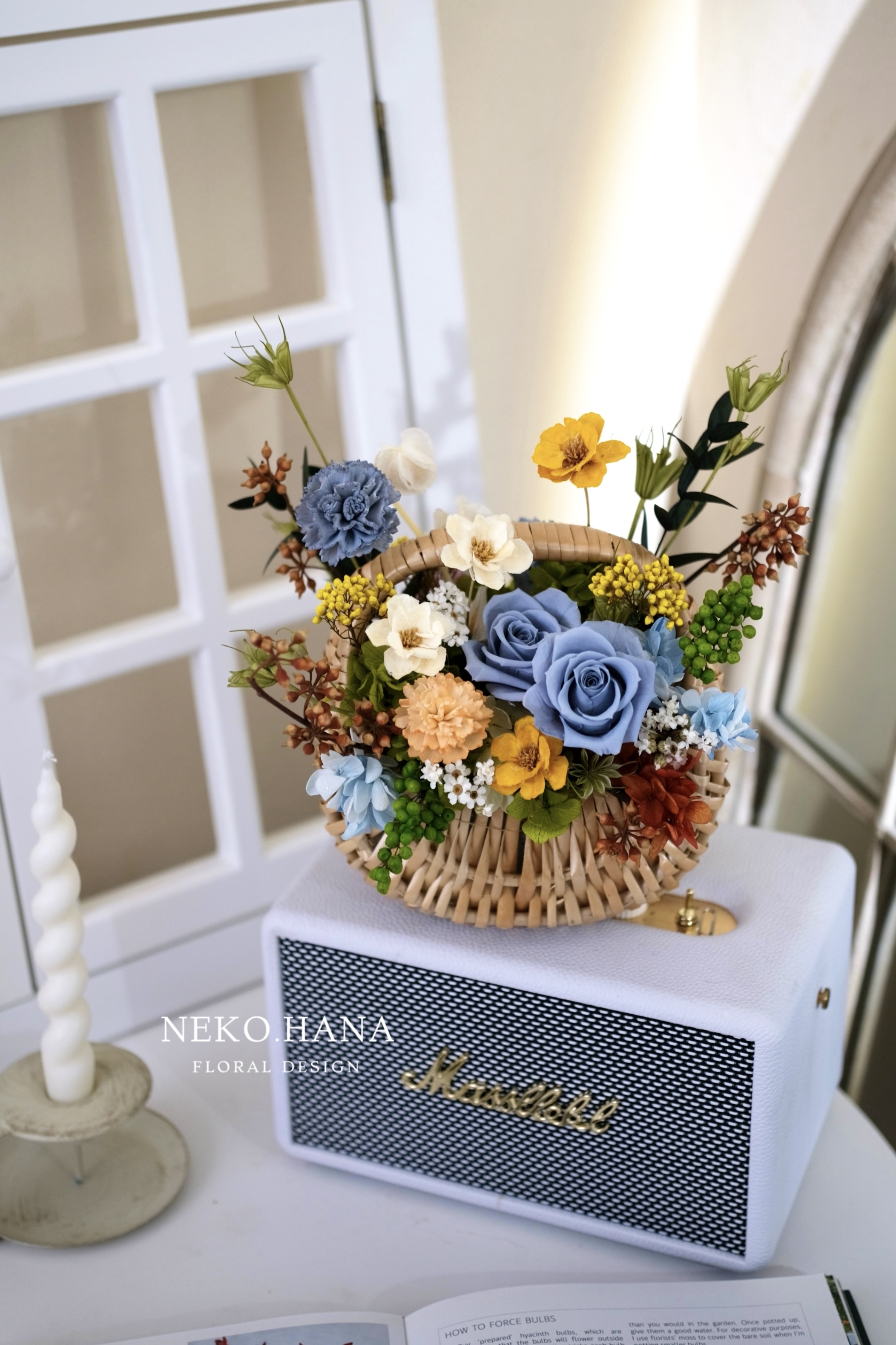 灰藍色玫瑰永生花提籃