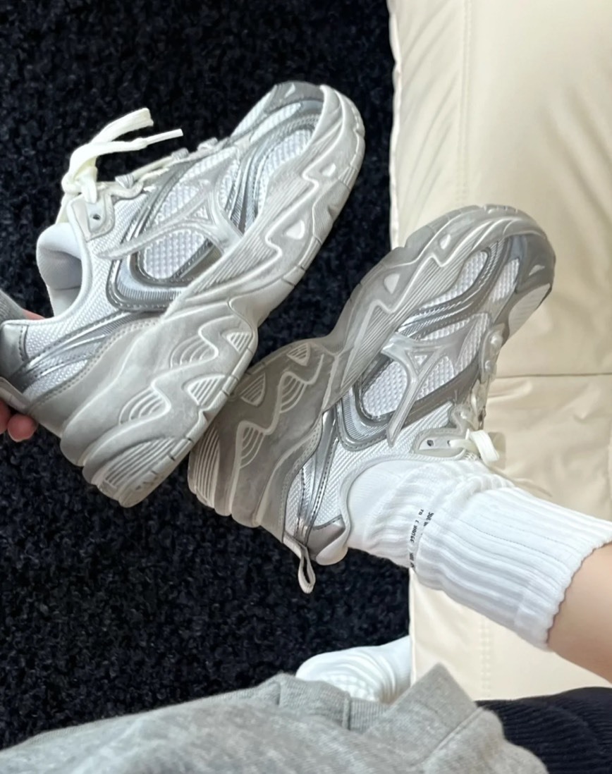 Mizuno TRAINER 2K V2 白灰 做舊減震跑鞋 男女同款