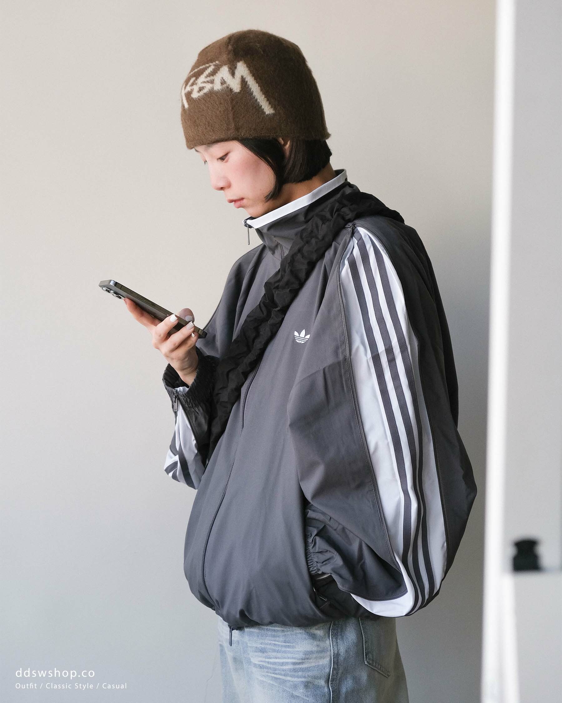 アウターその他 ADIDAS ADILENIUM 3 Zip Track Top Gray JY8879 アディダス Adilenium シーズン 3 ジップ トラックトップ