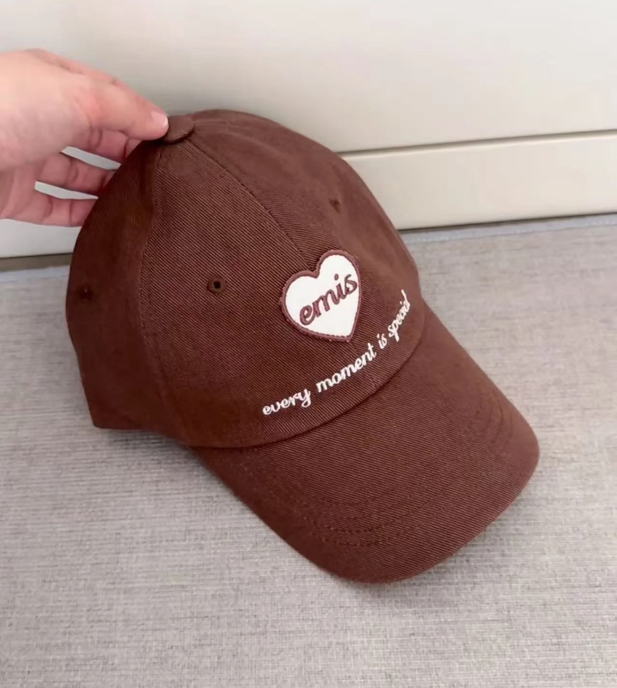 EMIS 愛心棕色棉質鴨舌帽 情侶款