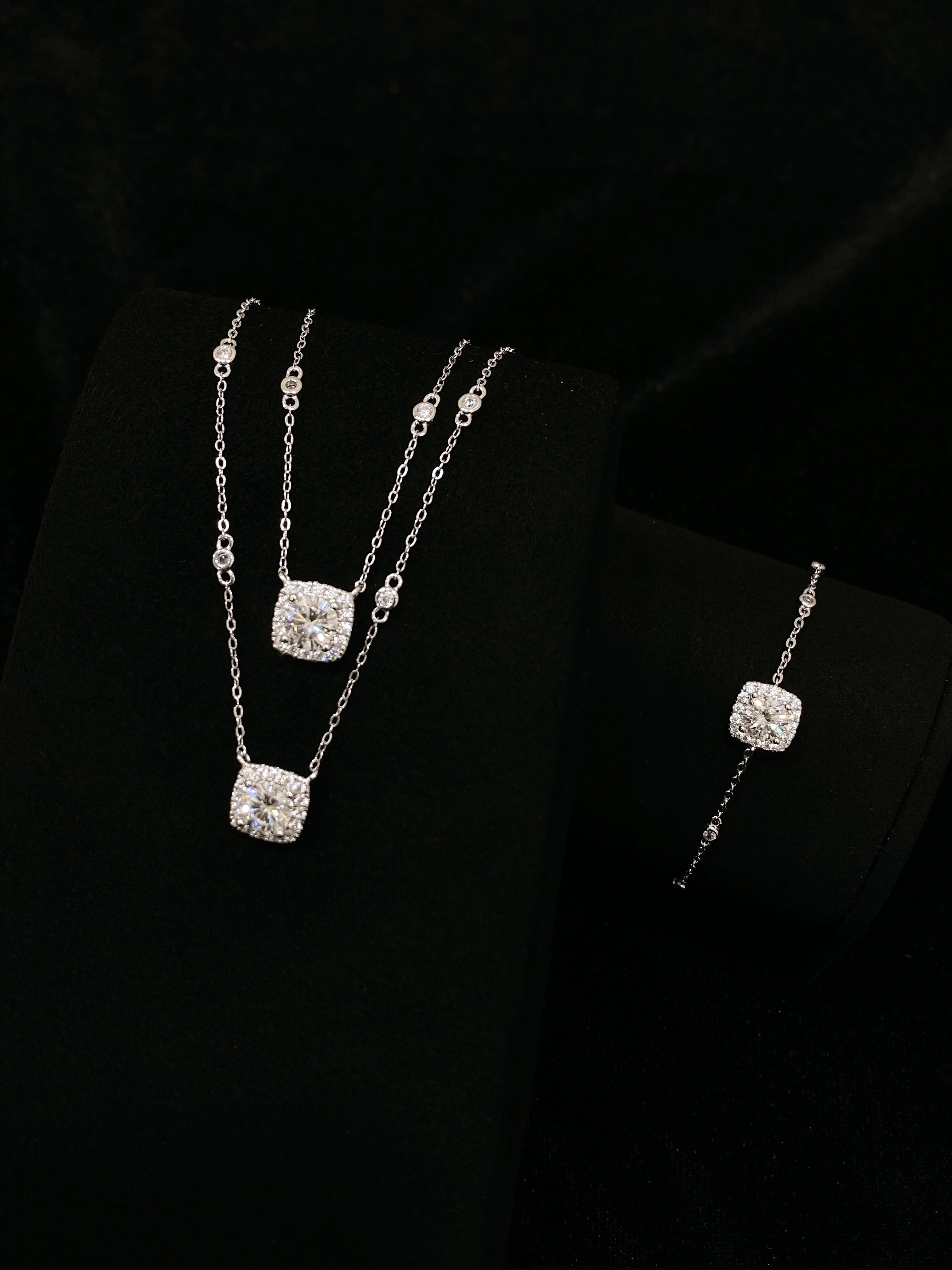 Agnes moissanite set