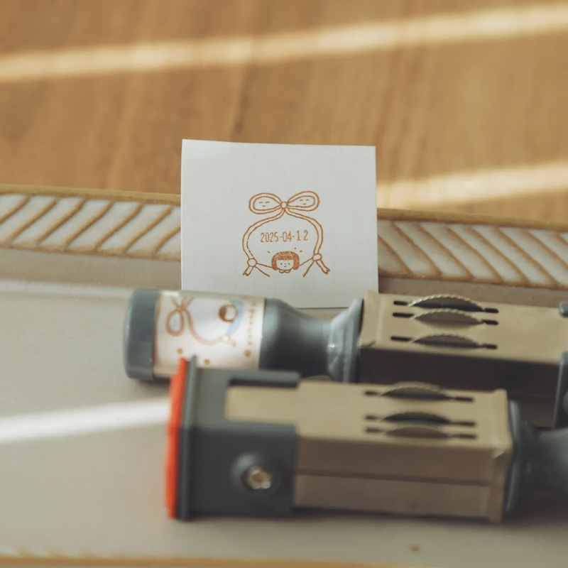 蝴蝶結（小）可調式日期印章｜右手超人