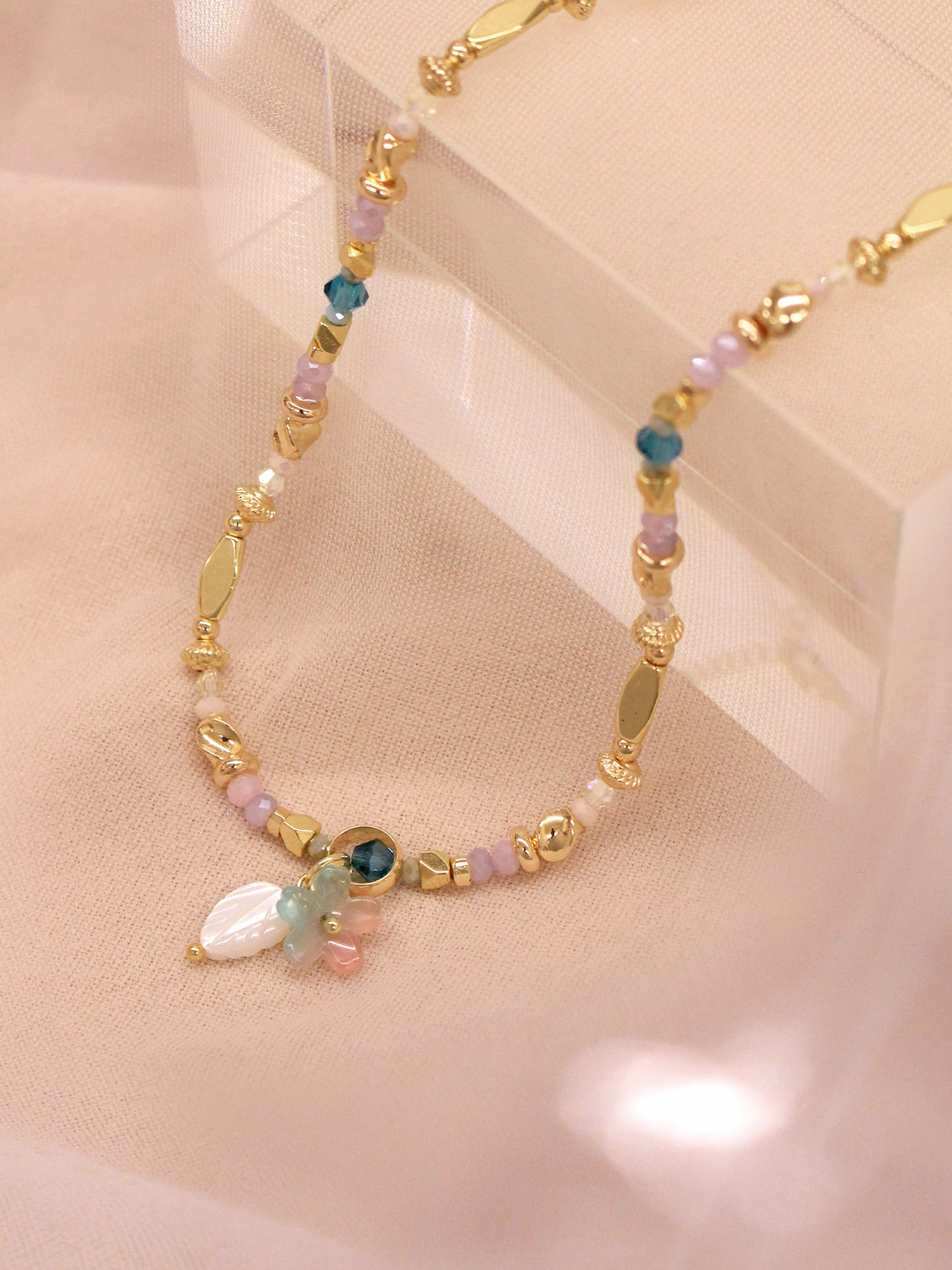 幻彩軟糖。MUCHAT手作14KGP天然貝殼透彩花葉項鍊