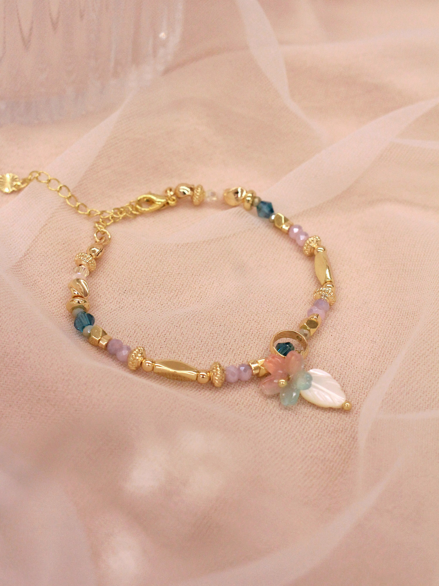 幻彩軟糖。MUCHAT手作14KGP天然貝殼透彩花葉手鍊