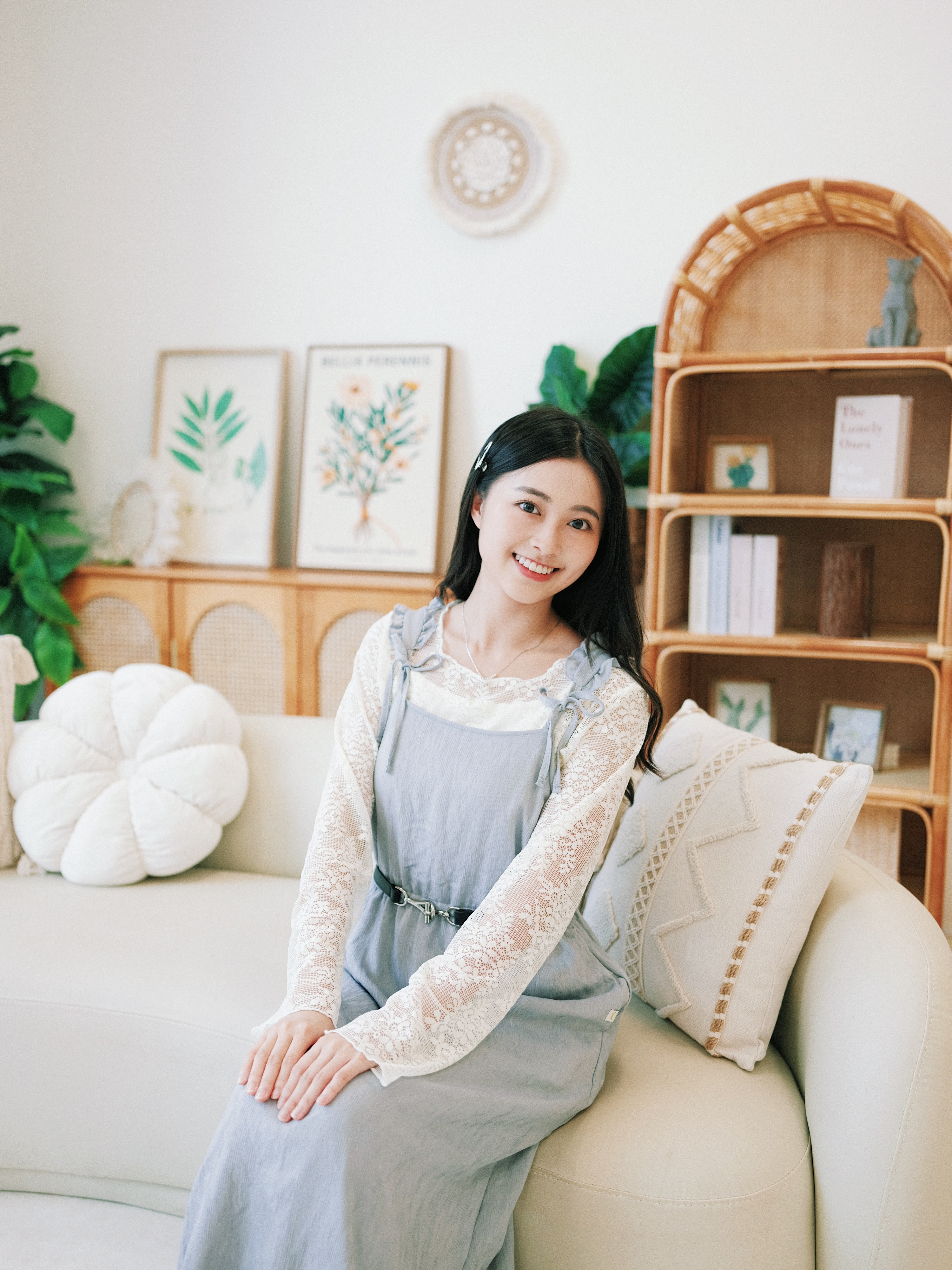 奶油白色／透膚碎花蕾絲長袖上衣／Sheer Floral Lace Long Sleeve Top